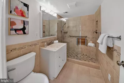 Bath - 2212 Washington Ave #102, Silver Spring, MD 20910 photo 3 of 3