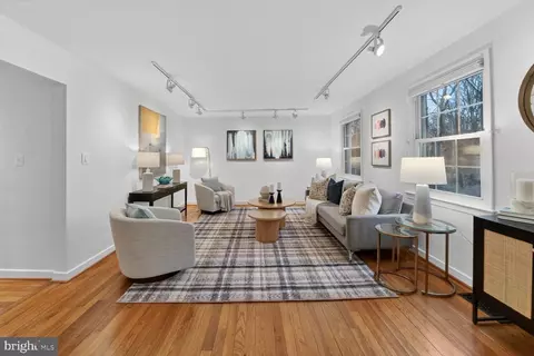 Living - 2212 Washington Ave #102, Silver Spring, MD 20910 photo 1 of 2