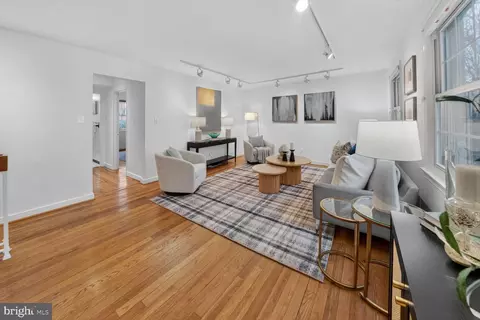 Living - 2212 Washington Ave #102, Silver Spring, MD 20910 photo 2 of 2