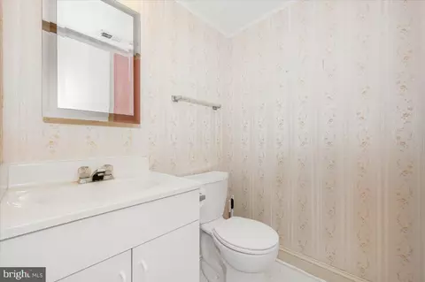 Bath - 15001 Eardley Ct #283-D, Silver Spring, MD 20906 photo 1 of 7