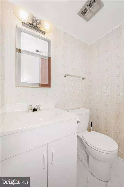 Bath - 15001 Eardley Ct #283-D, Silver Spring, MD 20906 photo 2 of 7