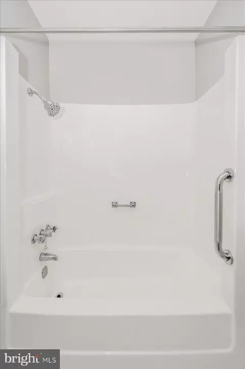 Bath - 15001 Eardley Ct #283-D, Silver Spring, MD 20906 photo 7 of 7