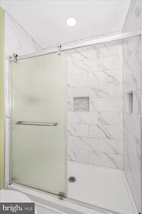 Bath - 15001 Eardley Ct #283-D, Silver Spring, MD 20906 photo 4 of 7