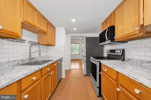 Kitchen - 15001 Eardley Ct #283-D, Silver Spring, MD 20906 photo 2 of 5