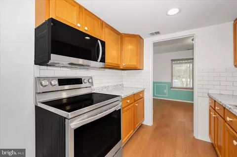 Entry Way - 15001 Eardley Ct #283-D, Silver Spring, MD 20906 photo 5 of 11