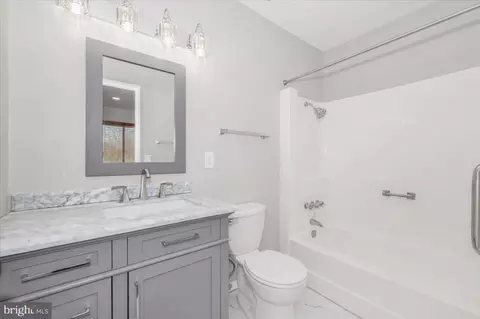 Bath - 15001 Eardley Ct #283-D, Silver Spring, MD 20906 photo 6 of 7