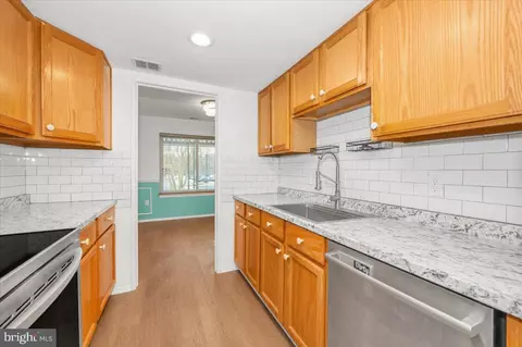 Kitchen - 15001 Eardley Ct #283-D, Silver Spring, MD 20906 photo 4 of 5