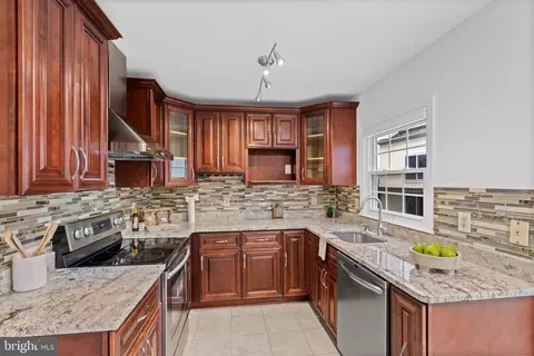 Kitchen - 14810 Cherry Leaf Ter, Silver Spring, MD 20906 photo 3 of 4
