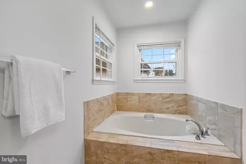 Bath - 14810 Cherry Leaf Ter, Silver Spring, MD 20906 photo 3 of 5