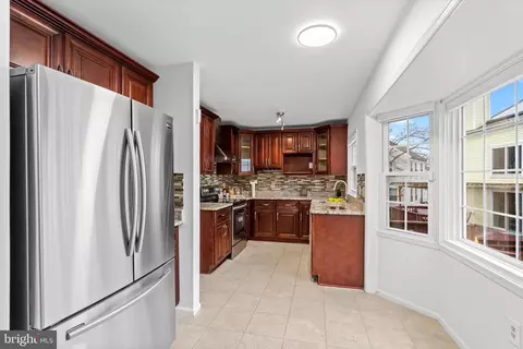 Kitchen - 14810 Cherry Leaf Ter, Silver Spring, MD 20906 photo 4 of 4