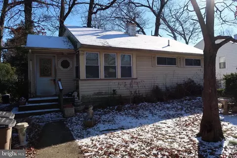 1229 Simmons Dr, Rockville, MD 20851