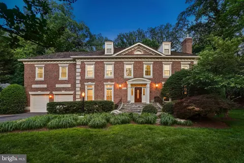 9646 Eagle Ridge Dr, Bethesda, MD 20817