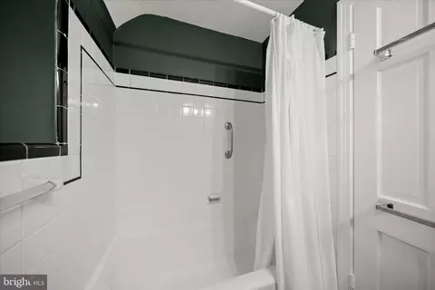 Bath - 10310 Naglee Rd, Silver Spring, MD 20903 photo 4 of 5