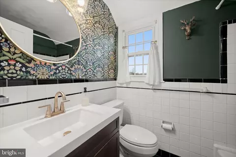 Bath - 10310 Naglee Rd, Silver Spring, MD 20903 photo 3 of 5