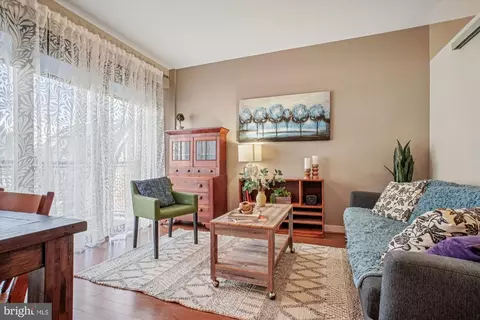Living - 1320 Fenwick Ln #711, Silver Spring, MD 20910 photo 2 of 7