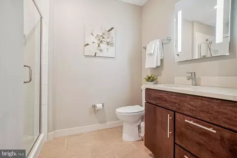 Bath - 1320 Fenwick Ln #711, Silver Spring, MD 20910 photo 1 of 3
