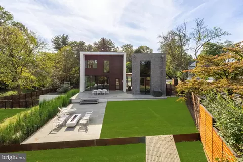 9119 Levelle Dr, Chevy Chase, MD 20815