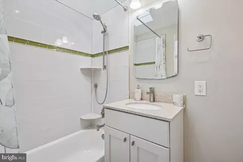 Bath - 1707 Sanford Rd, Silver Spring, MD 20902 photo 2 of 4