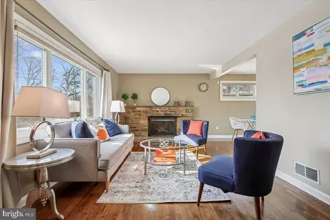 Living - 1707 Sanford Rd, Silver Spring, MD 20902 photo 2 of 5