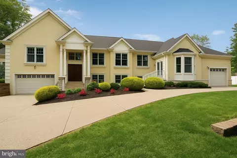 7201 Thomas Branch Dr, Bethesda, MD 20817