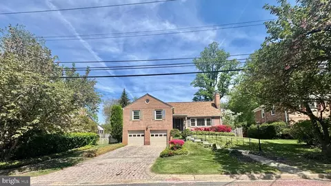 7109 Radnor Rd, Bethesda, MD 20817