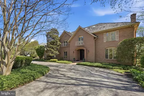 10517 Alloway Dr, Potomac, MD 20854