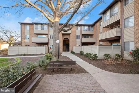 19419 Brassie Pl #102, Montgomery Village, MD 20886