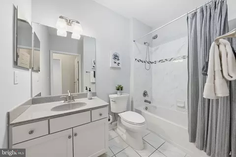 Bath - 3911 Doc Berlin Dr #34, Silver Spring, MD 20906 photo 3 of 4