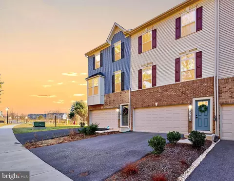 19765 Green Village Dr, Montgomery Village, MD 20886