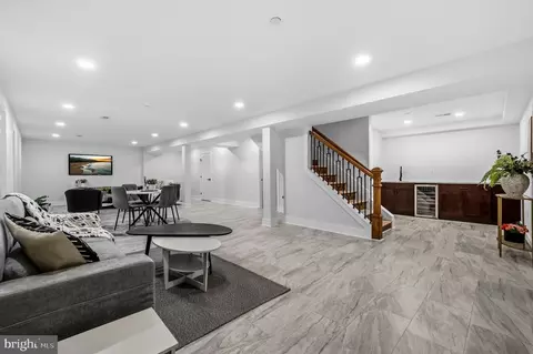 Entry Way - 414 Waterford Rd, Silver Spring, MD 20901 photo 8 of 10