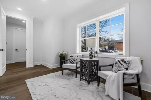 Entry Way - 414 Waterford Rd, Silver Spring, MD 20901 photo 2 of 10