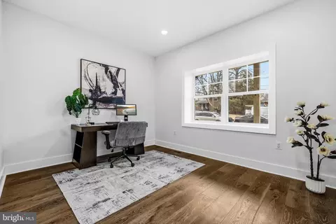 Entry Way - 414 Waterford Rd, Silver Spring, MD 20901 photo 5 of 10