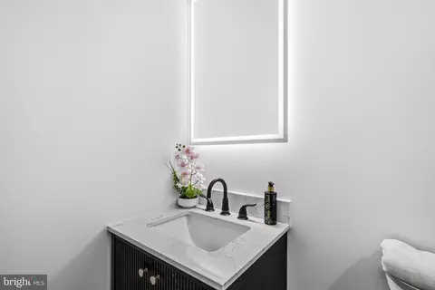 Bath - 414 Waterford Rd, Silver Spring, MD 20901 photo 5 of 8