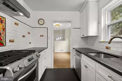 Kitchen - 414 Hillmoor Dr, Silver Spring, MD 20901 photo 4 of 5