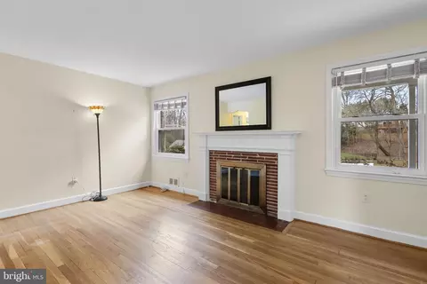 Living - 414 Hillmoor Dr, Silver Spring, MD 20901 photo 5 of 10