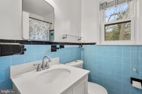 Bath - 414 Hillmoor Dr, Silver Spring, MD 20901 photo 1 of 2