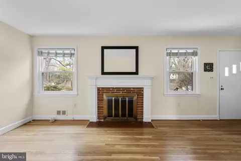 Living - 414 Hillmoor Dr, Silver Spring, MD 20901 photo 6 of 10