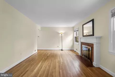 Living - 414 Hillmoor Dr, Silver Spring, MD 20901 photo 4 of 10