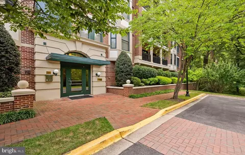 10404 Strathmore Park Ct #104, North Bethesda, MD 20852