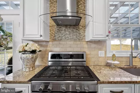 Kitchen - 2013 Sullivan Ln, Silver Spring, MD 20906 photo 4 of 8