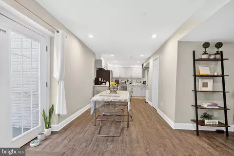 Entry Way - 2013 Sullivan Ln, Silver Spring, MD 20906 photo 10 of 11