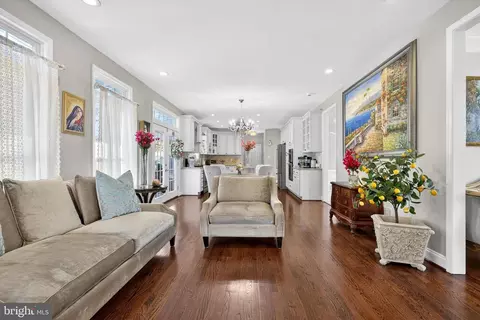 Entry Way - 2013 Sullivan Ln, Silver Spring, MD 20906 photo 2 of 11