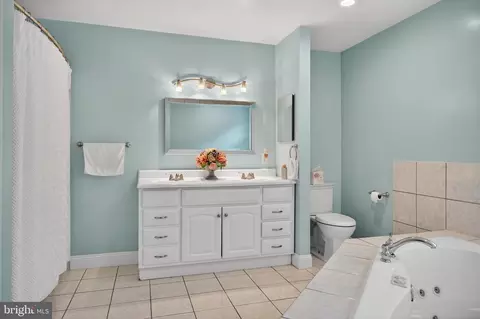 Bath - 2013 Sullivan Ln, Silver Spring, MD 20906 photo 2 of 9