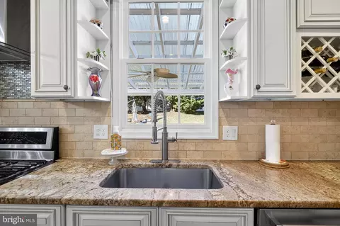 Kitchen - 2013 Sullivan Ln, Silver Spring, MD 20906 photo 5 of 8