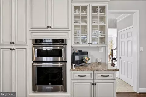 Kitchen - 2013 Sullivan Ln, Silver Spring, MD 20906 photo 6 of 8