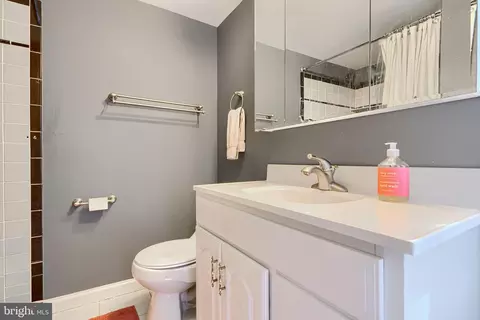 Bath - 10708 Woodsdale Dr, Silver Spring, MD 20901 photo 5 of 8