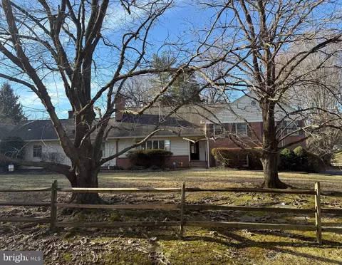 10816 Fox Hunt Ln, Potomac, MD 20854