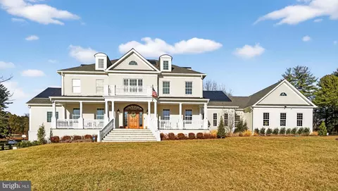 10525 Tanager Ln, Potomac, MD 20854