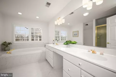 Bath - 9912 Doubletree Ct, Potomac, MD 20854 photo 1 of 3