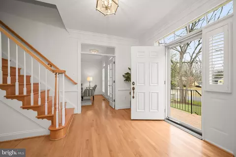 Entry Way - 9912 Doubletree Ct, Potomac, MD 20854 photo 1 of 4